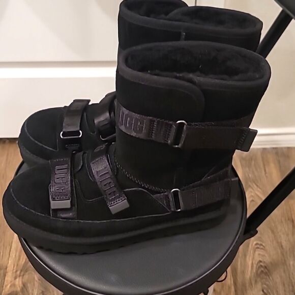 Ugg Classic Short Hybrid Boot- Black - Picture 9 of 11